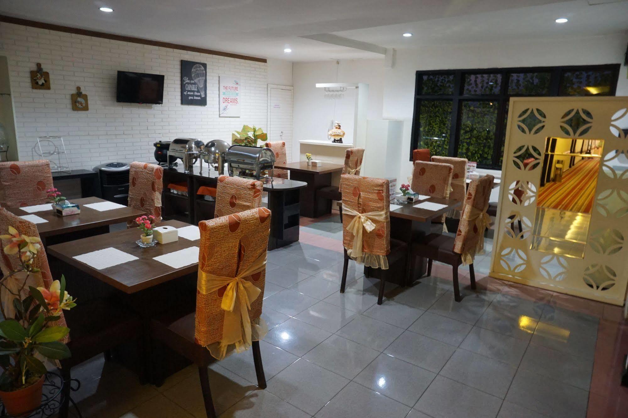 Hotel Mangga Dua Makassar Exteriör bild