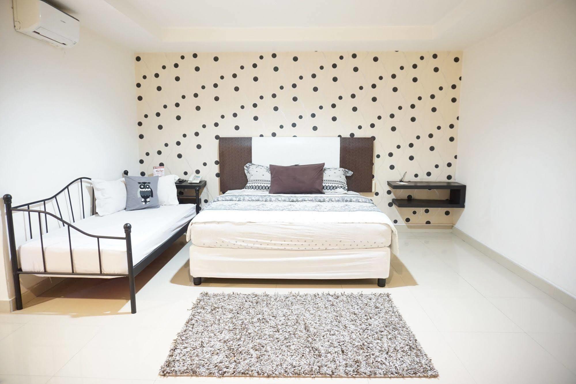 Hotel Mangga Dua Makassar Exteriör bild